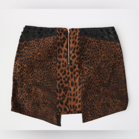NWOT- Endless Rose leopard print studded skirt in size large. - Picture 4 of 4